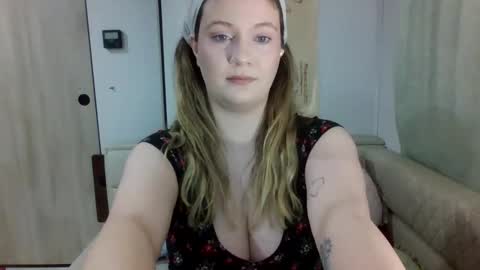 EmerieSkye online show from February 5, 2026, 4:44 pm