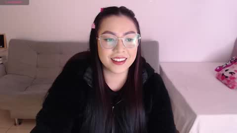 emi_carter online show from December 5, 2025, 6:37 pm