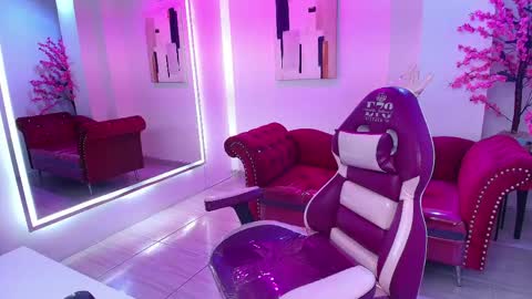 Emiily  online show from April 16, 2026, 9:39 pm