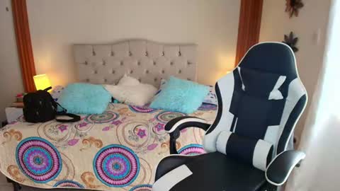 emiily_skinny online show from June 23, 2026, 8:29 pm