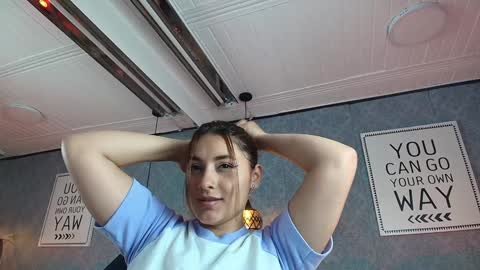 Snapshot of emiily_w1 chatting on January 20, 2025, 9:43 pm Emily online show from January 20, 2025, 9:43 pm