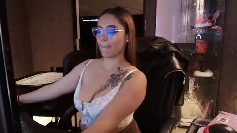 Snapshot of emiily_w1 chatting on October 13, 2025, 11:32 am Emily online show from October 13, 2025, 11:32 am