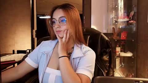 Snapshot of emiily_w1 chatting on October 17, 2025, 3:58 pm Emily online show from October 17, 2025, 3:58 pm