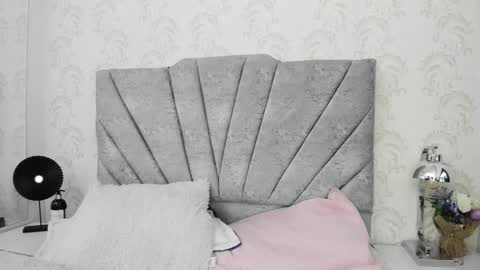 Snapshot of emiily_w1 chatting on October 23, 2025, 9:30 am Emily online show from October 23, 2025, 9:30 am