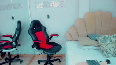 EmillySaenz online show from December 23, 2024, 4:50 pm