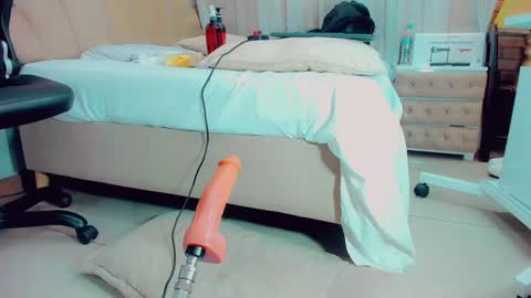 EmillySaenz online show from February 3, 2025, 3:59 pm