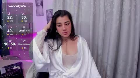 emilayton_ online show from January 22, 2025, 4:23 am