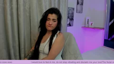 emilayton_ online show from February 6, 2025, 3:37 am