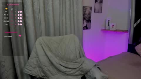 emilayton_ online show from February 11, 2025, 4:33 am