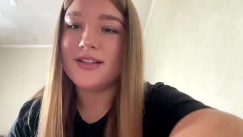 Snapshot of emileeswint chatting on July 28, 2026, 9:15 am Milena online show from July 28, 2026, 9:15 am