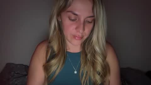 Snapshot of emilelovesyou chatting on April 24, 2026, 5:54 am emilelovesyou online show from April 24, 2026, 5:54 am