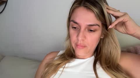 Snapshot of emilelovesyou chatting on April 25, 2026, 1:36 pm emilelovesyou online show from April 25, 2026, 1:36 pm