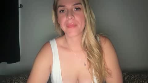 Snapshot of emilelovesyou chatting on June 5, 2026, 2:29 am emilelovesyou online show from June 5, 2026, 2:29 am