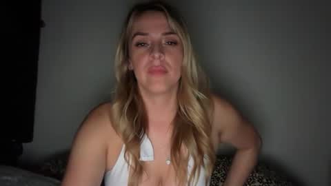 Snapshot of emilelovesyou chatting on June 25, 2026, 5:12 am emilelovesyou online show from June 25, 2026, 5:12 am