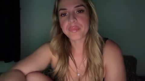 Snapshot of emilelovesyou chatting on July 17, 2026, 3:46 am emilelovesyou online show from July 17, 2026, 3:46 am