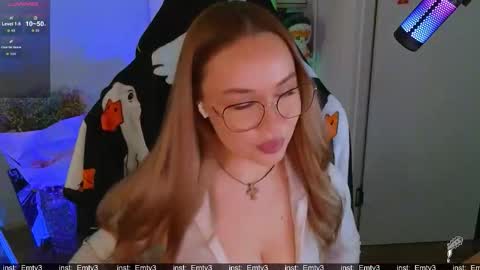 Emili online show from December 18, 2025, 11:16 am