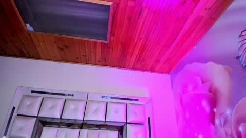 Emili clark  online show from November 27, 2025, 5:09 am