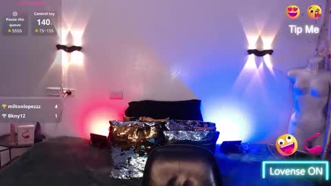 Emili roux online show from November 22, 2025, 3:00 pm