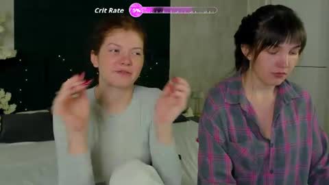 Snapshot of emilia_cross chatting on June 16, 2026, 1:19 am Emilia online show from June 16, 2026, 1:19 am