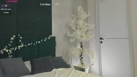 Snapshot of emilia_cross chatting on July 8, 2026, 1:10 am Emilia online show from July 8, 2026, 1:10 am