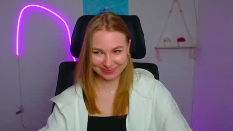 Emilia online show from April 18, 2026, 7:58 pm