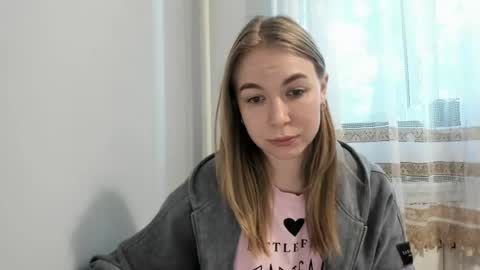 Snapshot of emilia_ilia chatting on June 11, 2026, 4:49 pm Emilia online show from June 11, 2026, 4:49 pm