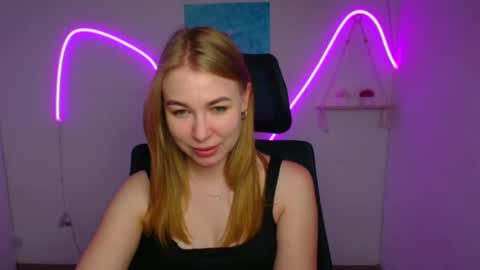 Snapshot of emilia_ilia chatting on June 19, 2026, 11:36 am Emilia online show from June 19, 2026, 11:36 am