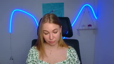 Snapshot of emilia_ilia chatting on June 25, 2026, 6:51 am Emilia online show from June 25, 2026, 6:51 am