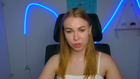 Snapshot of emilia_ilia chatting on June 29, 2026, 5:25 am Emilia online show from June 29, 2026, 5:25 am