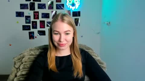 Snapshot of emilia_ilia chatting on July 10, 2026, 5:34 am Emilia online show from July 10, 2026, 5:34 am