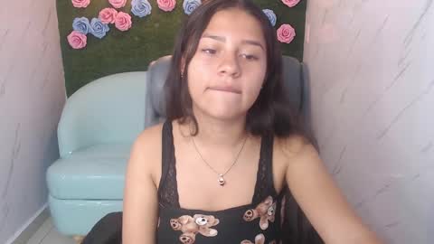 Snapshot of emilia_love_a chatting on October 7, 2025, 12:35 pm Emilia online show from October 7, 2025, 12:35 pm