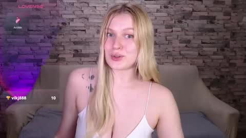 Snapshot of emiliaduchess chatting on April 29, 2026, 6:03 pm Amili online show from April 29, 2026, 6:03 pm
