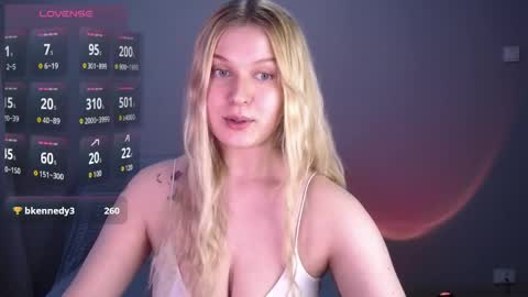 Snapshot of emiliaduchess chatting on May 13, 2026, 1:52 pm Amili online show from May 13, 2026, 1:52 pm