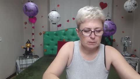 EmiliaGree online show from November 1, 2025, 6:21 pm