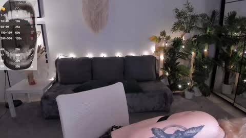 Snapshot of emiliahurrison chatting on May 27, 2026, 8:22 am Call me Emilia next stream on Friday at 10 AM GMT online show from May 27, 2026, 8:22 am