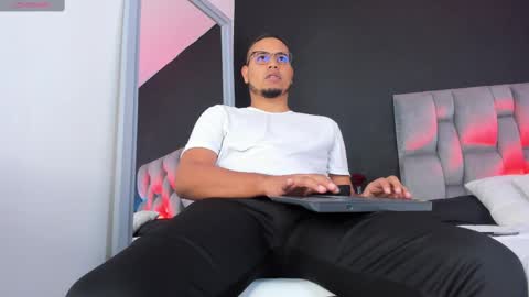 emilianoclarke online show from September 13, 2025, 8:52 pm