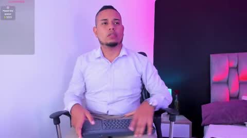 emilianoclarke online show from September 26, 2025, 2:04 am