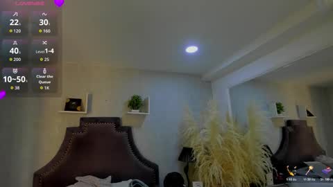 EmiliaRose online show from December 21, 2025, 9:11 pm