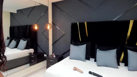 Emillie online show from January 15, 2025, 5:15 pm