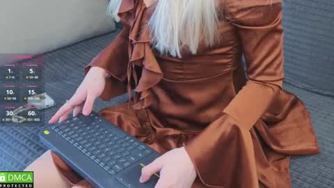 emilielong online show from April 16, 2026, 5:41 am