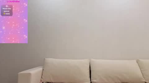 emilli_blanc online show from December 18, 2025, 7:03 am