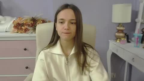 Snapshot of emilly_lust99 chatting on February 9, 2026, 7:34 am Emilly online show from February 9, 2026, 7:34 am