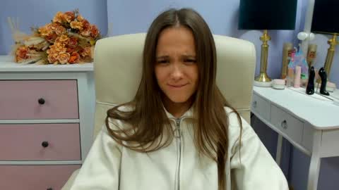 Emilly online show from May 21, 2026, 6:42 am