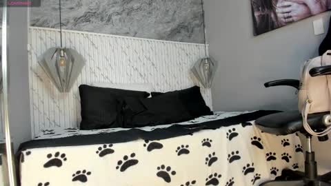 emilly_mell online show from September 15, 2025, 11:10 am