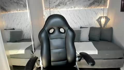 emilly_mell online show from September 18, 2025, 11:23 am