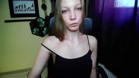 Emilly online show from June 3, 2026, 2:33 pm