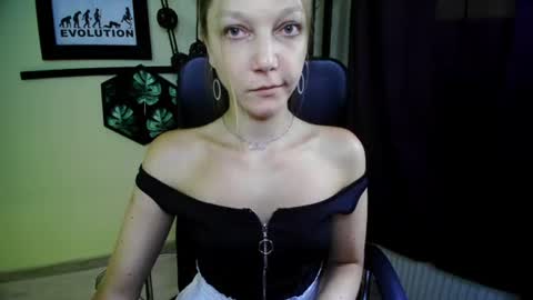 Emilly online show from July 15, 2026, 12:21 pm
