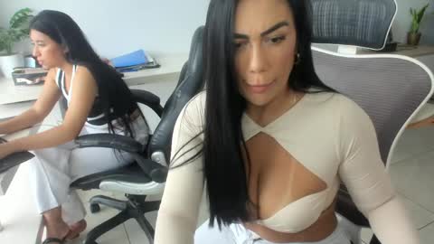 Emilly  online show from April 10, 2026, 3:17 pm