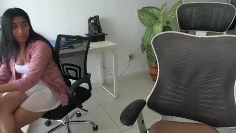 Emilly  online show from July 22, 2026, 3:48 pm