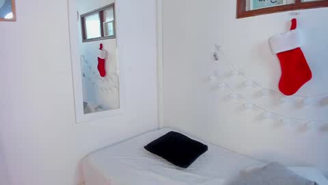 Snapshot of emillygonzalez chatting on December 6, 2024, 4:36 am . . online show from December 6, 2024, 4:36 am